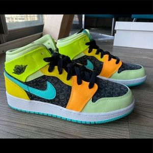 Nike Air Jordan 1 Mid GS 6 Women’s 7.5 w/ BOX